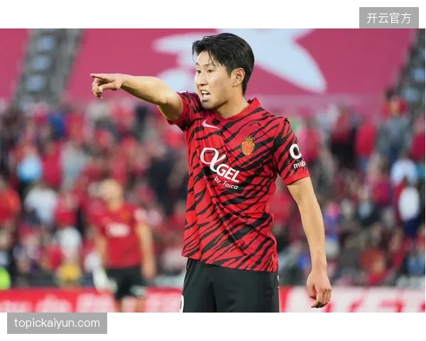 李刚仁的定位球脚法结合金玟哉的空霸能力或成韩国队攻破密集防守的利器。